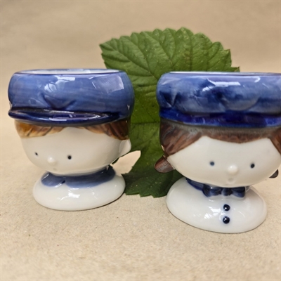 aeggebaegre-dreng-pige-brunt-haar-blaa-hatte-retro-aeggeholder