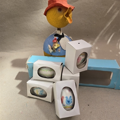 blaa-rosa-hvide-paaskeaeg-ophaeng-hoenseaeg-retro-paaskepynt