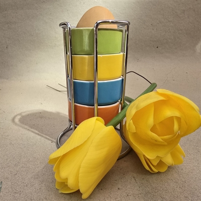 orange-gult-groent-blaat-porcelaens-aeggebaegre-samlet-i-metal-stativ