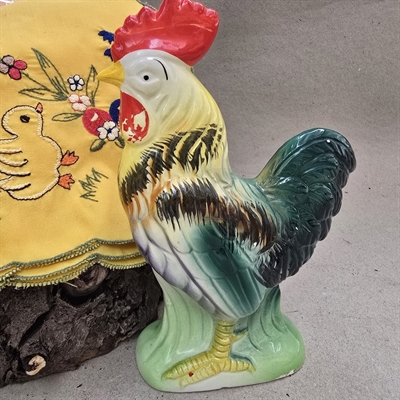 hane-groen-gul-sort-hanekam-roed-porcelaen-gammel-påskepynt