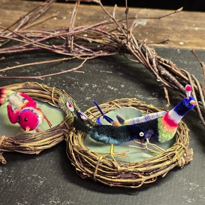 chenille-fugle-i-flotte-faver-i-reder-gammel-paaskepynt