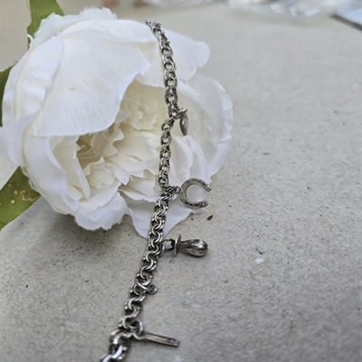 sølvlænke-charms-hjerte-sut-hestesko-vintage-armbånd