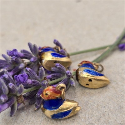 kongeblå-krop-orange-hoved-and-charm-sølv-emaljeret-vintage-vedhæng