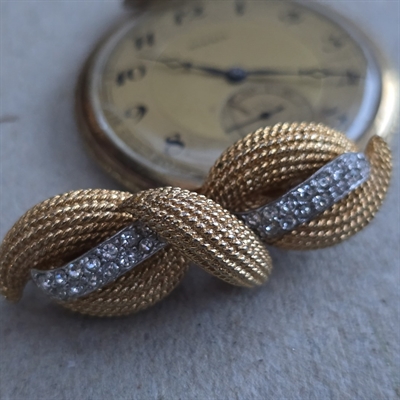 guldformet-sløjfe-broche-simili-bånd-vintagebroche-gammelt-smykke