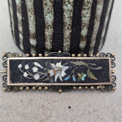 Sølvkant på rektangulær broche, med blomster intarsia, vintage smykke.