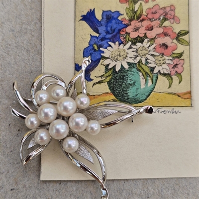 sølvblomst-broche-med-perlerdekoration-vintagebroche-sterling-sølv