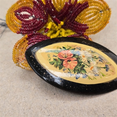 oval-broche-blomster-bemalet-sort-kant-kunstmateriale-gammel-Paris