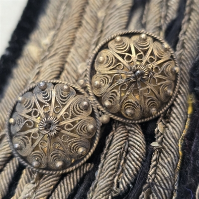 -broche-to-halvbuer-ved-siden-af-hinanden-filigranarbejde-vintagebroche