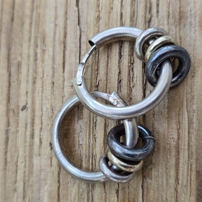 soelv-925s-ring-med-tre-ringe-paa-til-huller-i-oererne