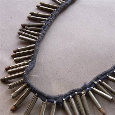 Abetænder på metalrør, halskæde fra Nepal, gammel