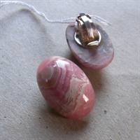 Rosa sten på klips, 16 x 23 mm. øreringe