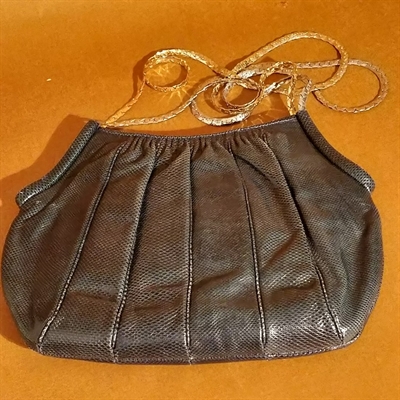 blåt skind præget som firben syet i strimler taske med lang metal kæde hank retro skuldertaske