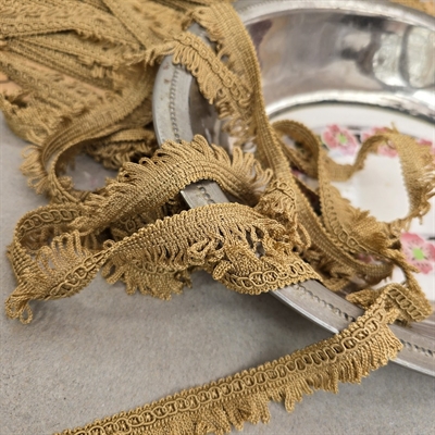 frynsebaand-possementbaand-beige-pyntebaand-gammelt-baand-fra-Italien