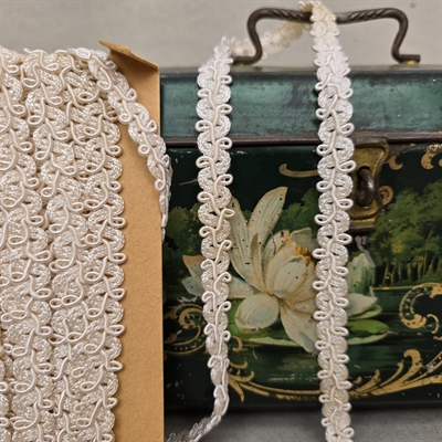 offwhite-possement-baand-boelgemoenster-ribbon-pyntebaand-dekorationsbaand-vintage-italiensk