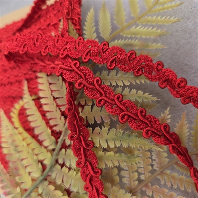 possementbånd-rødt-klassisk-design-gammelt-lampeskærmebånd