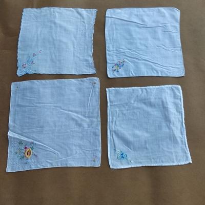broderede-blomster-hjoerner-hvide-lommetoerklaeder-bomuld-vintage
