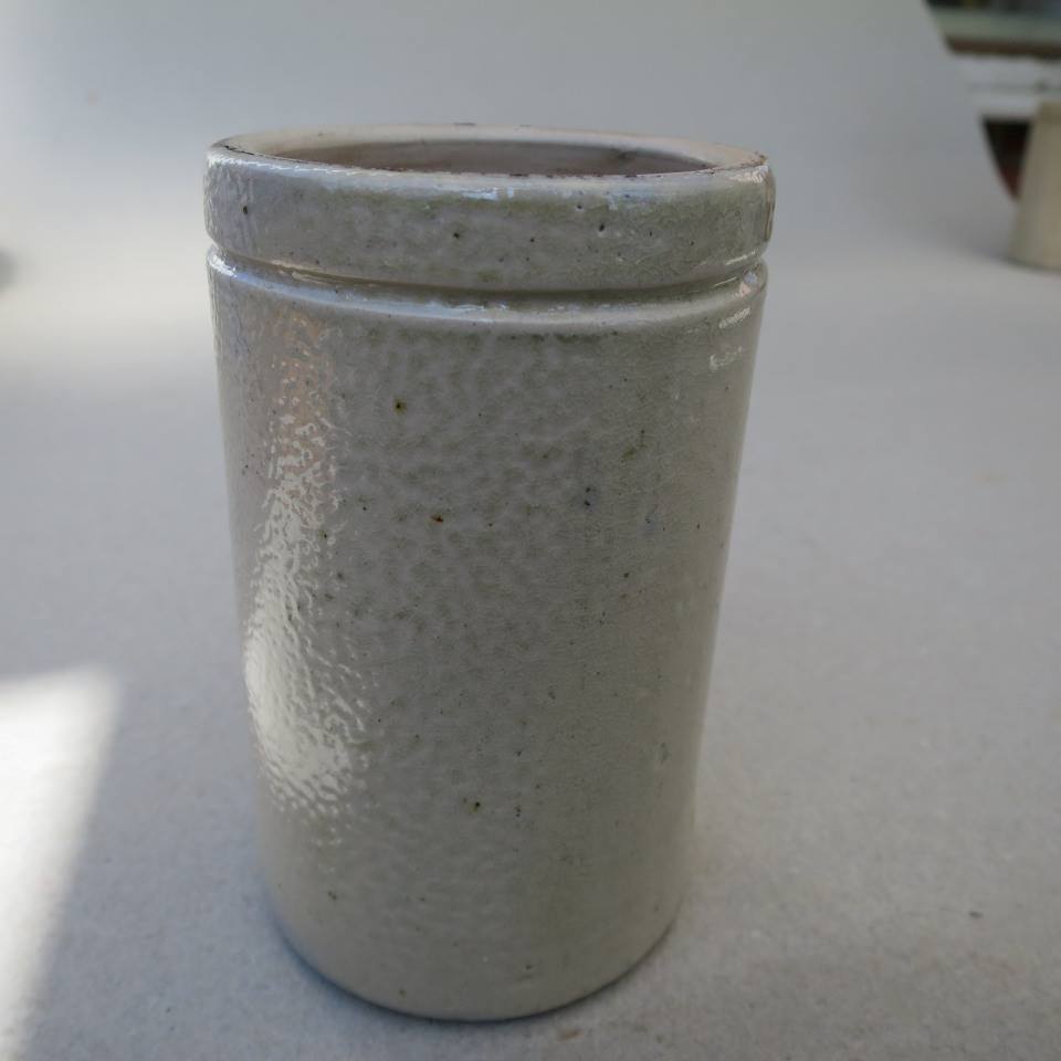 Creme i keramik, lys grå, Tysk.