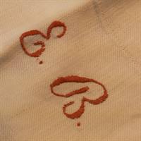 hvidt pudebetræk med rødt navnetræk EB gammel svensk tekstil